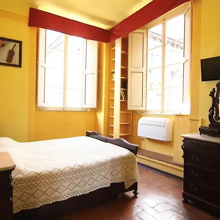 Apartment Manonlescaut Lucca