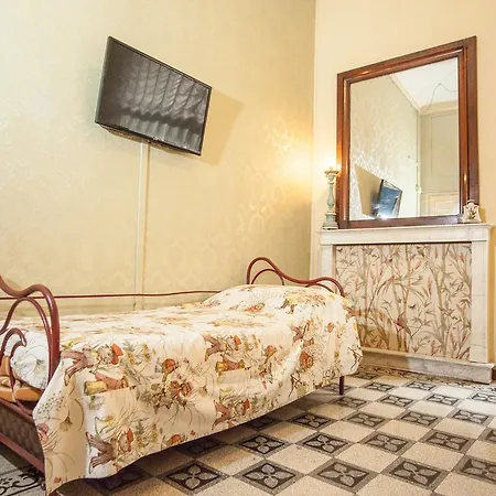 Apartment Manonlescaut Lucca