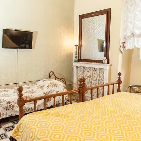 Apartment Manonlescaut Lucca
