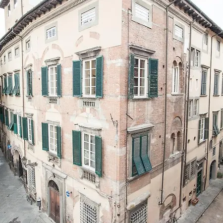 Apartment Manonlescaut Lucca